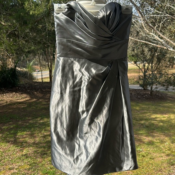 Love Dresses & Skirts - Love size 2 gray semi-formal strapless dress. Stunning!